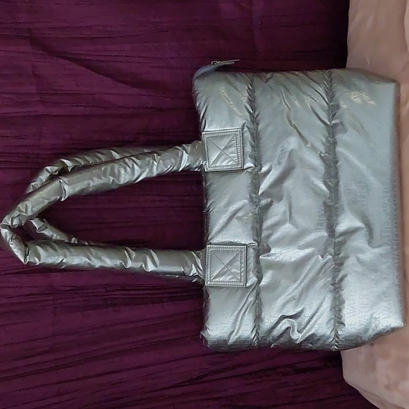 Lise Watier Silver Logo Padded Tote Bag - Picture 7 of 11